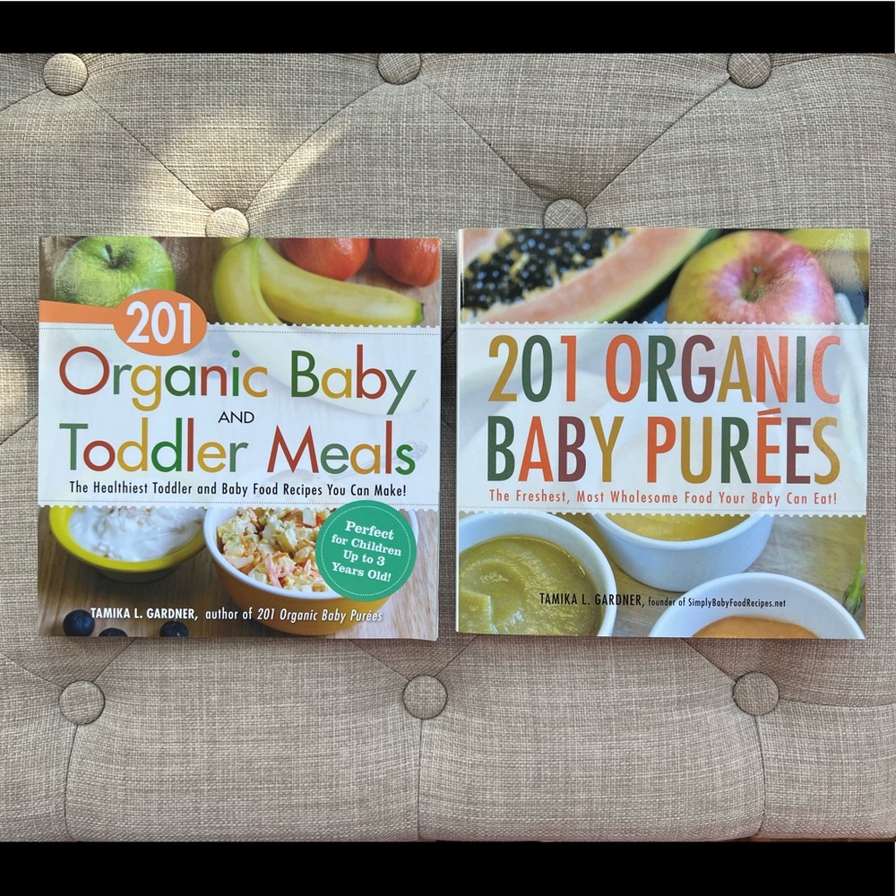Set of 2 Baby and Toddler Organic Cookbooks 🍎🍐🍌👩‍🍳📚